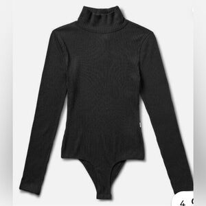 Vuori Ribbed Bleeker turtleneck Bodysuit